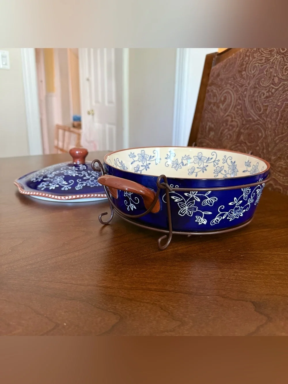 Temp-tations by Tara Floral Lace Blue 2 Quart Round Baking Dish with Lid & Rack